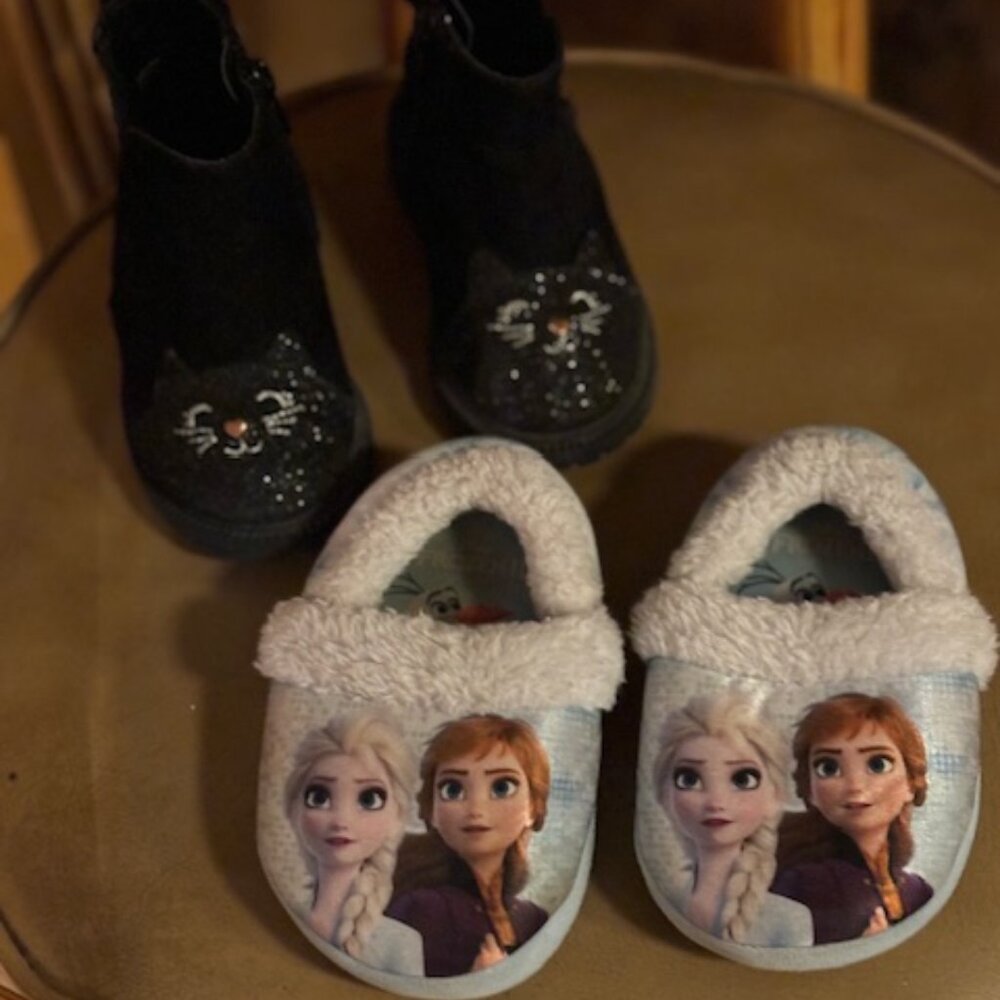 Kids bundle, one pair of boots and one pair of slippers
